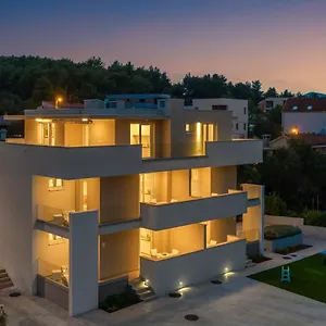 https://apartments-alba-slatine.hotels-in-trogir.com