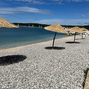 https://apartments-by-the-sea-pula.pula-hotels.org