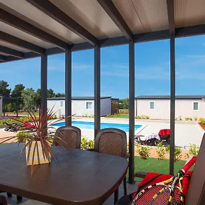 https://superior-mobile-homes-in-camping-kastanija.in-istria.net