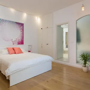 https://that-place-studio-apartment.hotels-in-trogir.com